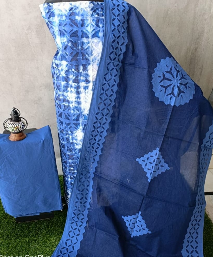 Elegant Unstitched Tie & Dye Cotton and Organdy Suit with Applique Detailing - 3 Piece